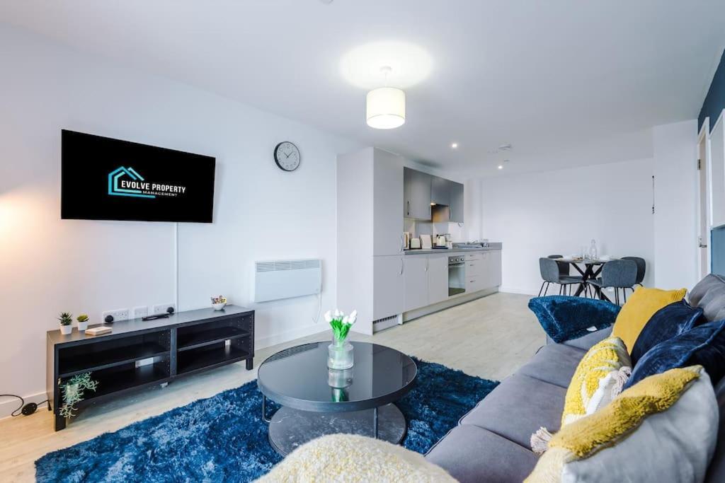 Stunning Apartment In Salford Quays, Dart Board, Balcony With Amazing Views, Sleeps 6 Manchester Exterior foto