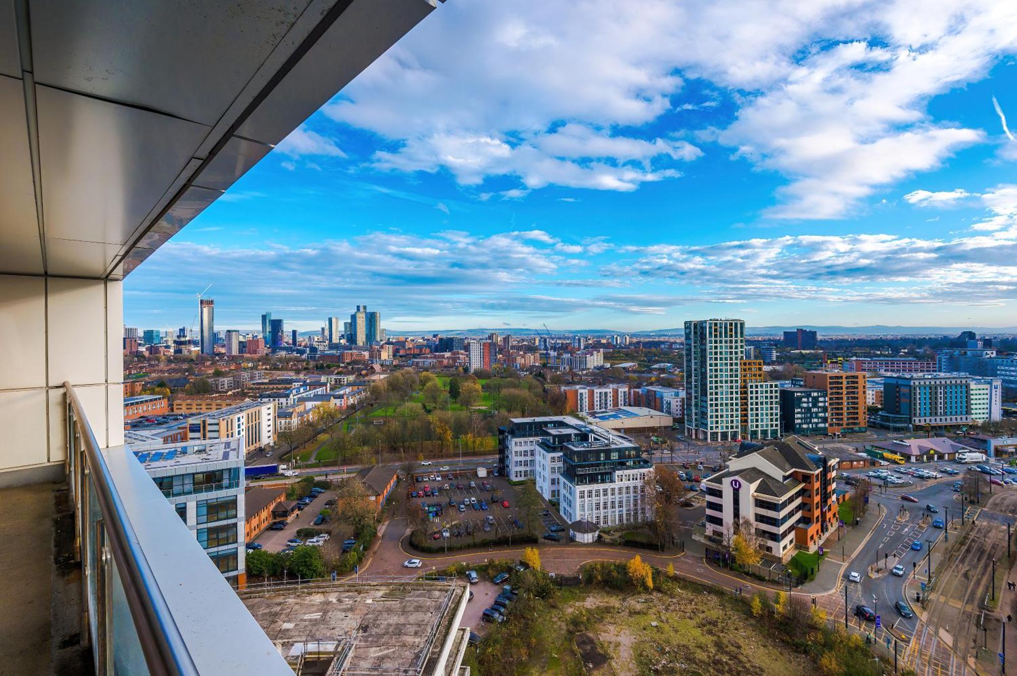 Stunning Apartment In Salford Quays, Dart Board, Balcony With Amazing Views, Sleeps 6 Manchester Exterior foto